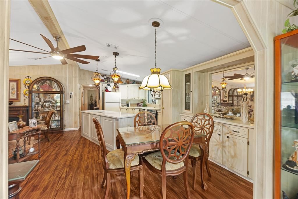 На продажу: $176,900 (2 спален, 2 ванн, 1442 Квадратных фут)