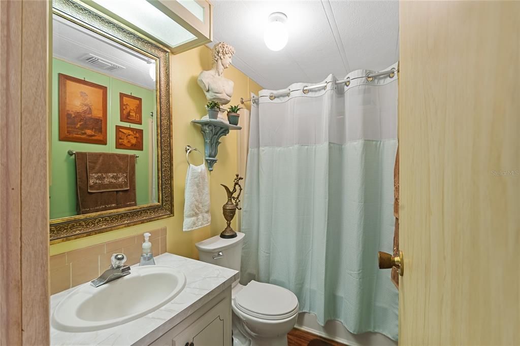 На продажу: $176,900 (2 спален, 2 ванн, 1442 Квадратных фут)