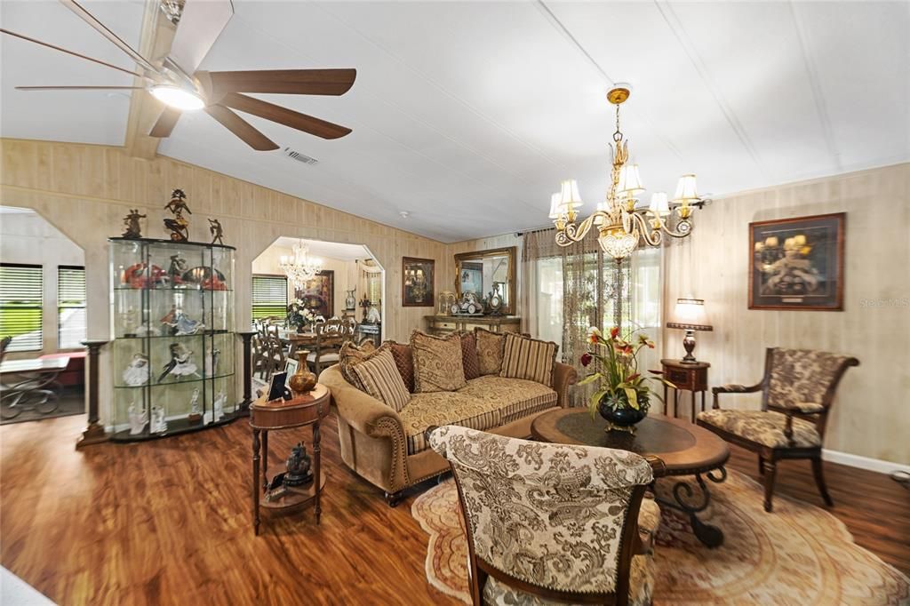 На продажу: $176,900 (2 спален, 2 ванн, 1442 Квадратных фут)