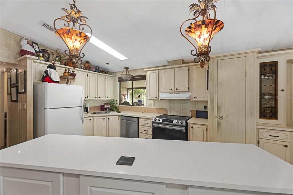 На продажу: $176,900 (2 спален, 2 ванн, 1442 Квадратных фут)