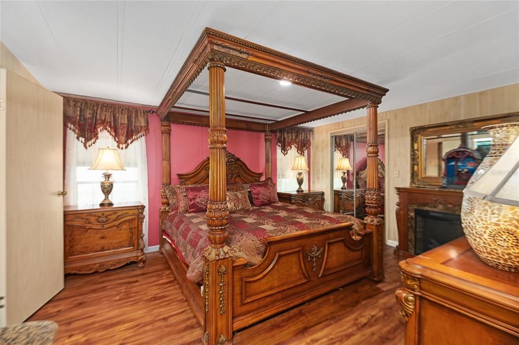 На продажу: $176,900 (2 спален, 2 ванн, 1442 Квадратных фут)