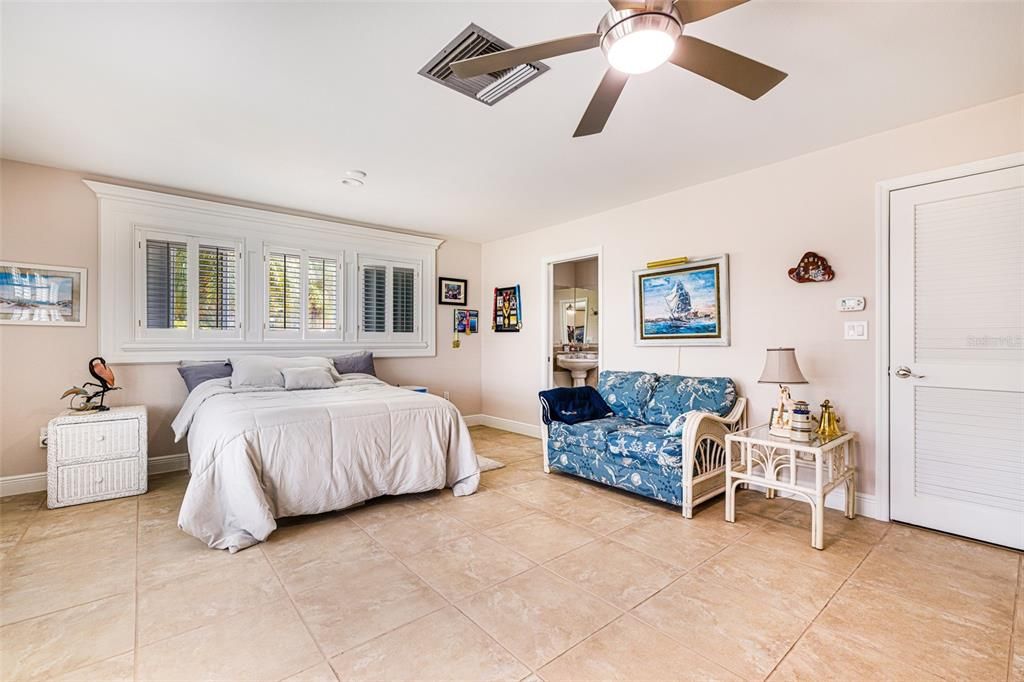 For Sale: $550,000 (3 beds, 3 baths, 2263 Square Feet)