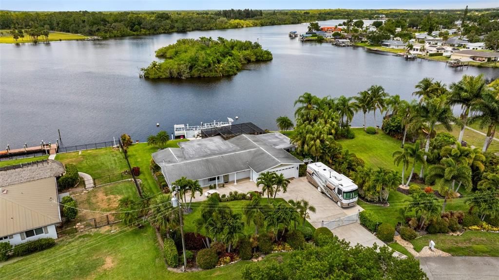 For Sale: $550,000 (3 beds, 3 baths, 2263 Square Feet)