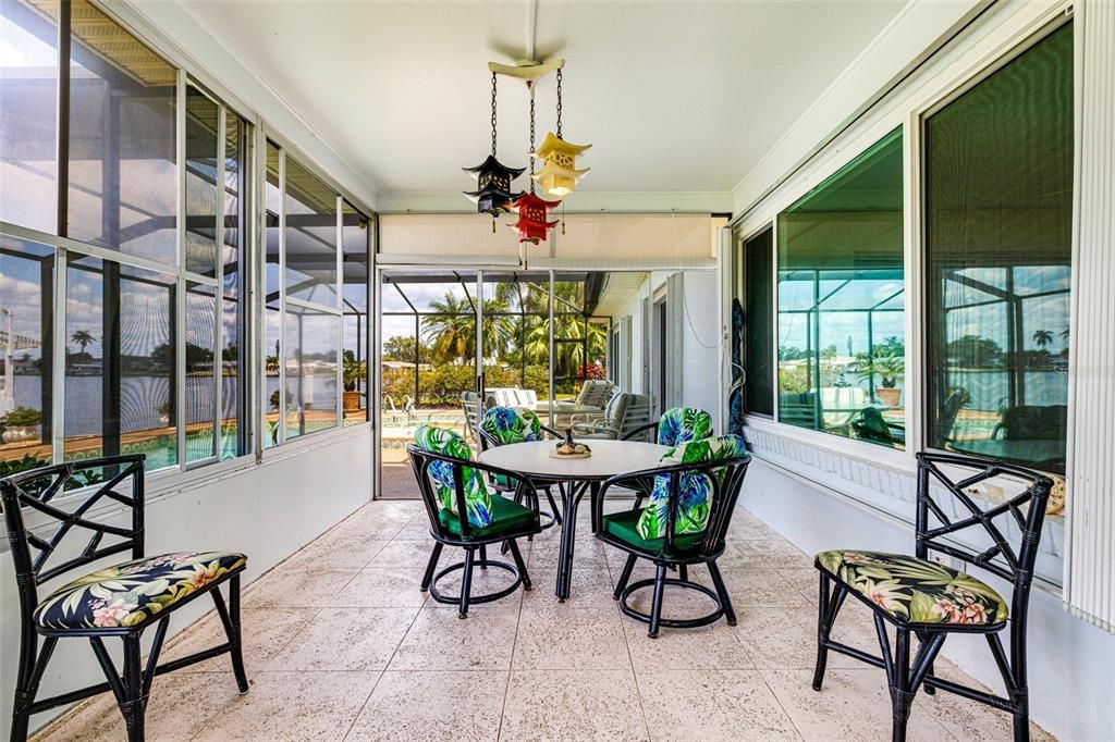 For Sale: $550,000 (3 beds, 3 baths, 2263 Square Feet)