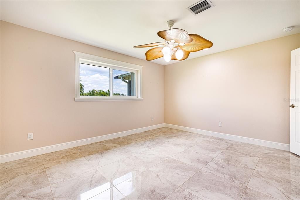 For Sale: $550,000 (3 beds, 3 baths, 2263 Square Feet)