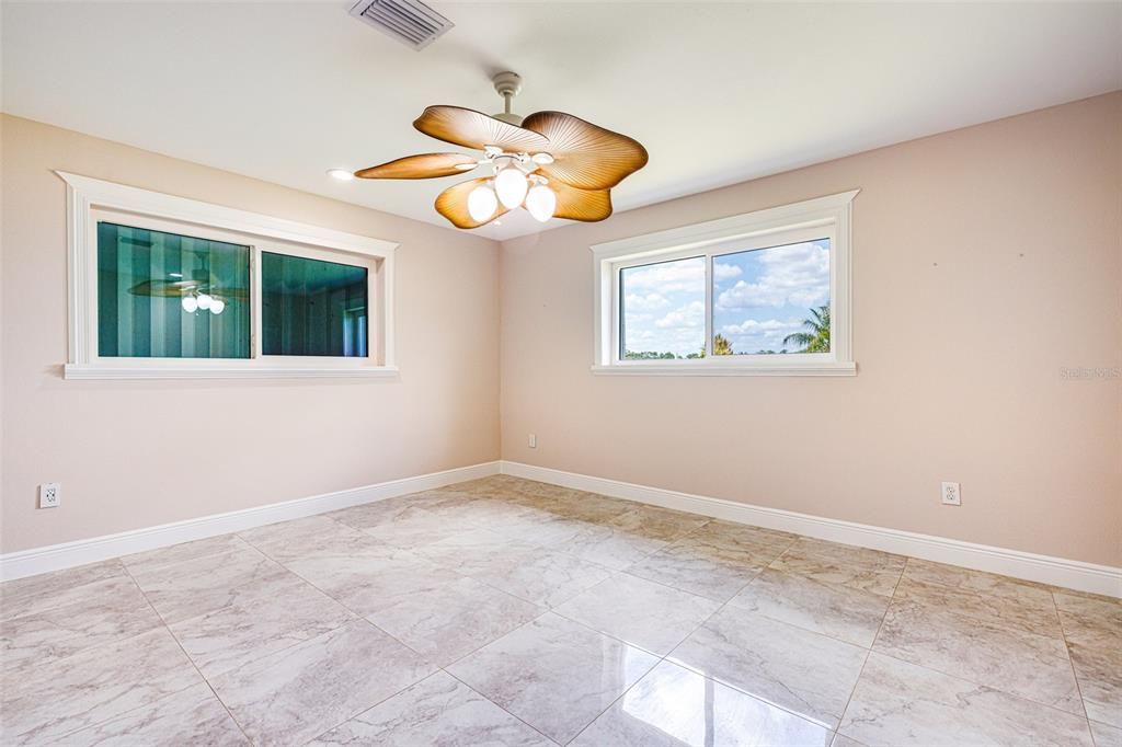 For Sale: $550,000 (3 beds, 3 baths, 2263 Square Feet)