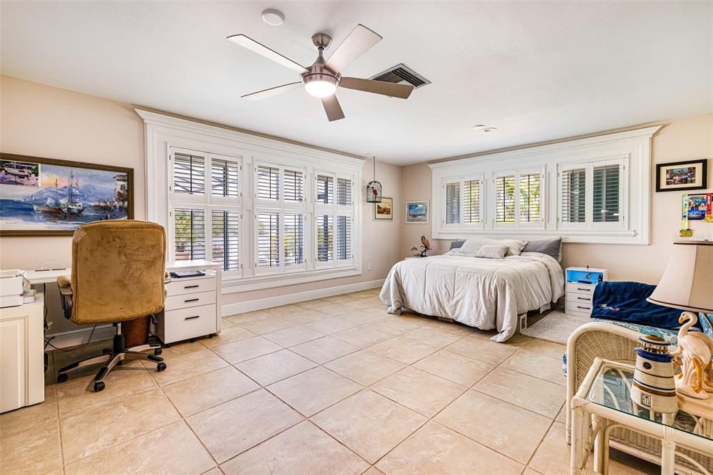 For Sale: $550,000 (3 beds, 3 baths, 2263 Square Feet)