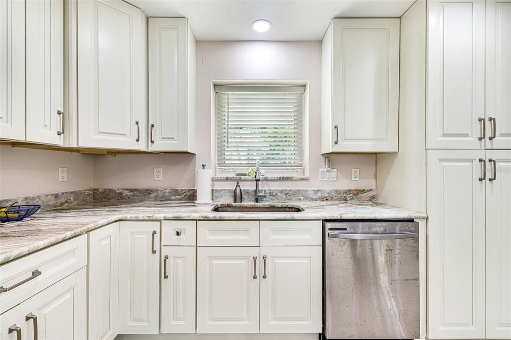 For Sale: $550,000 (3 beds, 3 baths, 2263 Square Feet)