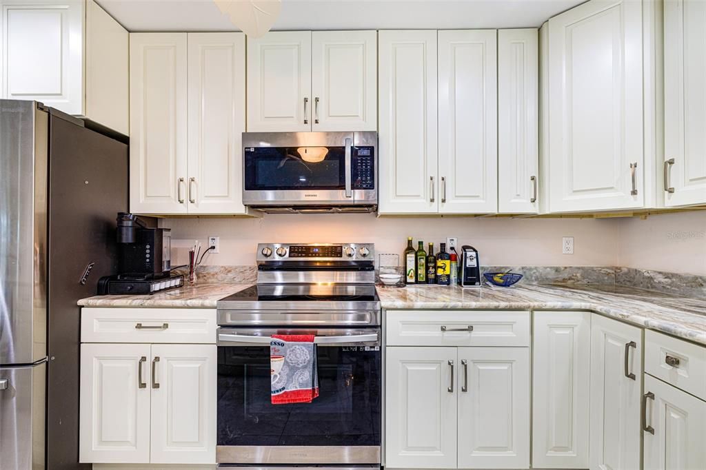 For Sale: $550,000 (3 beds, 3 baths, 2263 Square Feet)