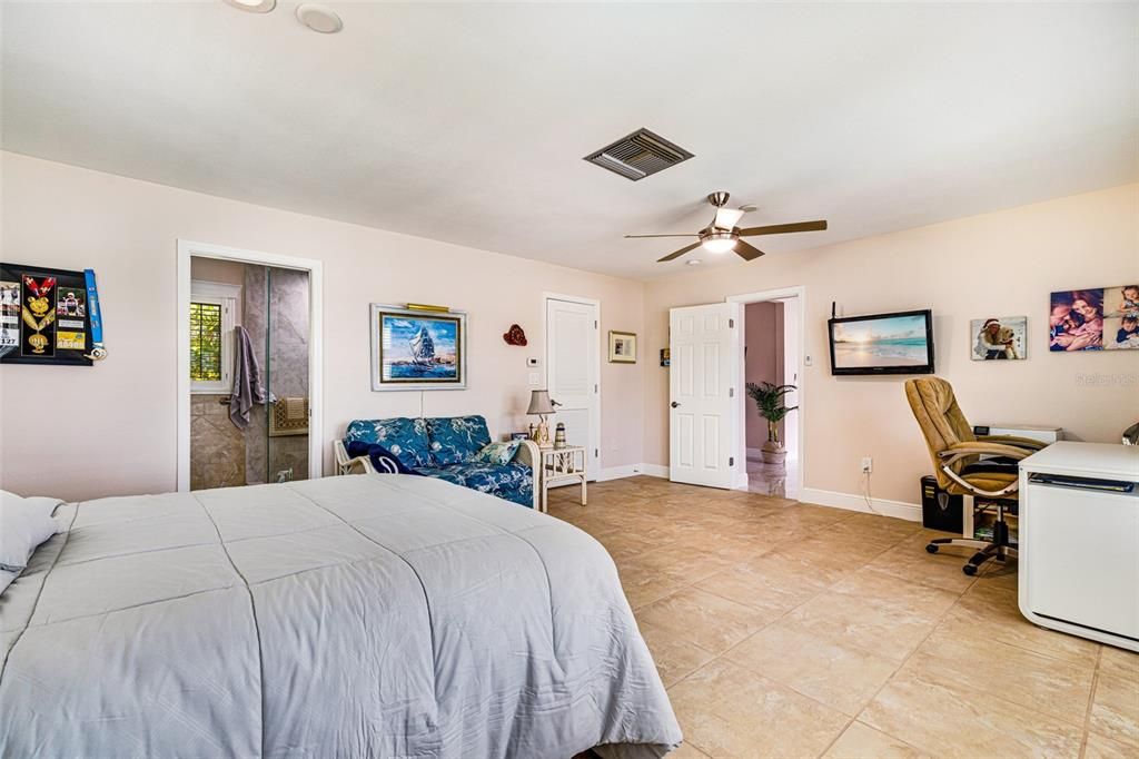 For Sale: $550,000 (3 beds, 3 baths, 2263 Square Feet)