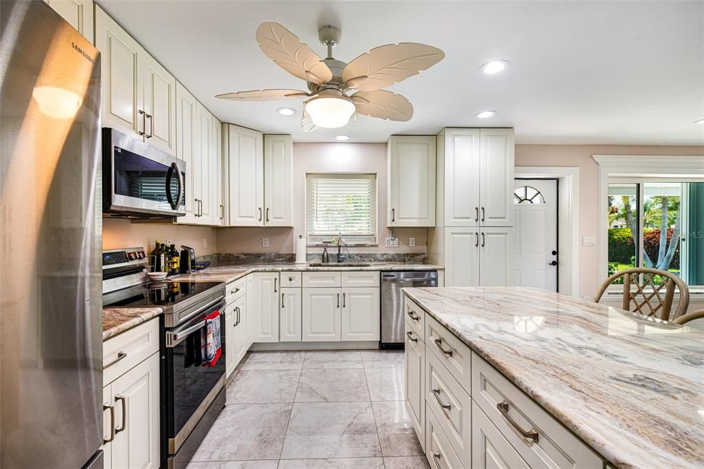 For Sale: $550,000 (3 beds, 3 baths, 2263 Square Feet)