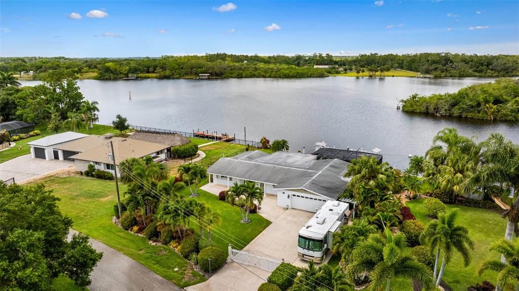 For Sale: $550,000 (3 beds, 3 baths, 2263 Square Feet)