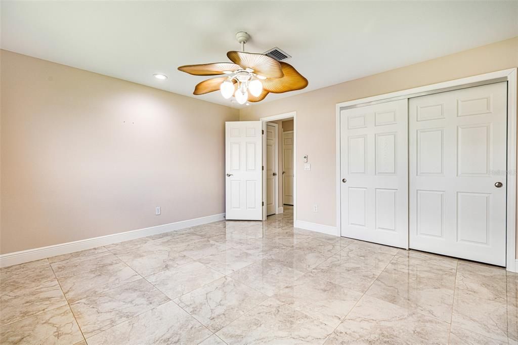 For Sale: $550,000 (3 beds, 3 baths, 2263 Square Feet)