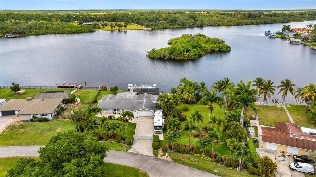 For Sale: $550,000 (3 beds, 3 baths, 2263 Square Feet)