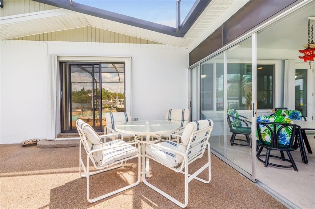 For Sale: $550,000 (3 beds, 3 baths, 2263 Square Feet)