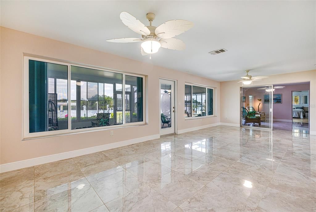 For Sale: $550,000 (3 beds, 3 baths, 2263 Square Feet)