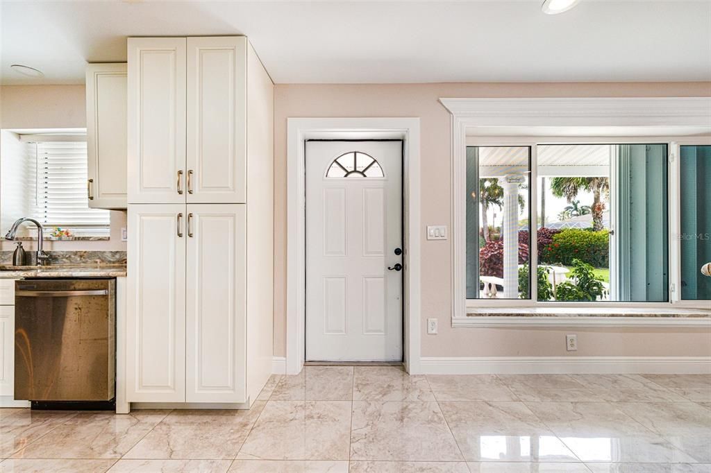 For Sale: $550,000 (3 beds, 3 baths, 2263 Square Feet)