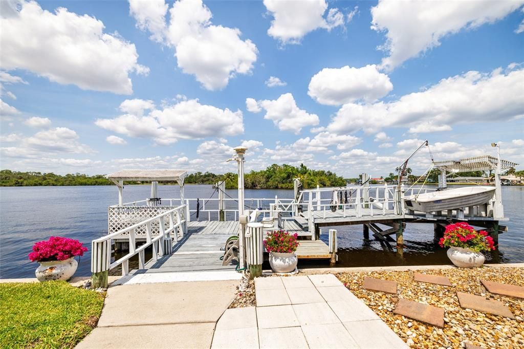 For Sale: $550,000 (3 beds, 3 baths, 2263 Square Feet)