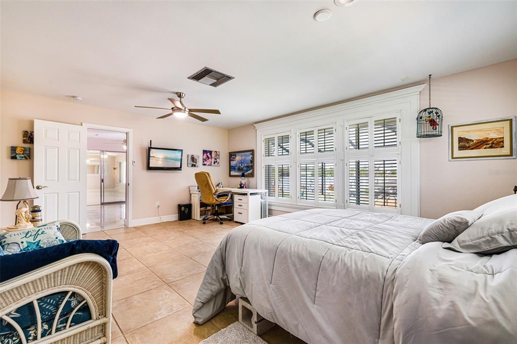 For Sale: $550,000 (3 beds, 3 baths, 2263 Square Feet)