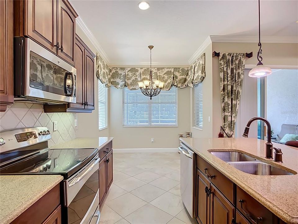 待售: $350,000 (2 贝兹, 2 浴室, 1984 平方英尺)