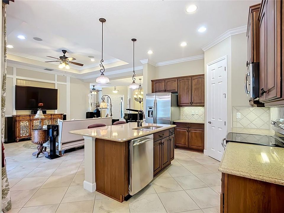 待售: $350,000 (2 贝兹, 2 浴室, 1984 平方英尺)