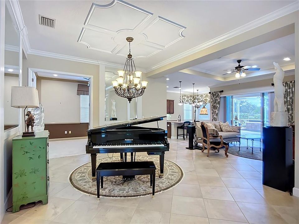 待售: $350,000 (2 贝兹, 2 浴室, 1984 平方英尺)