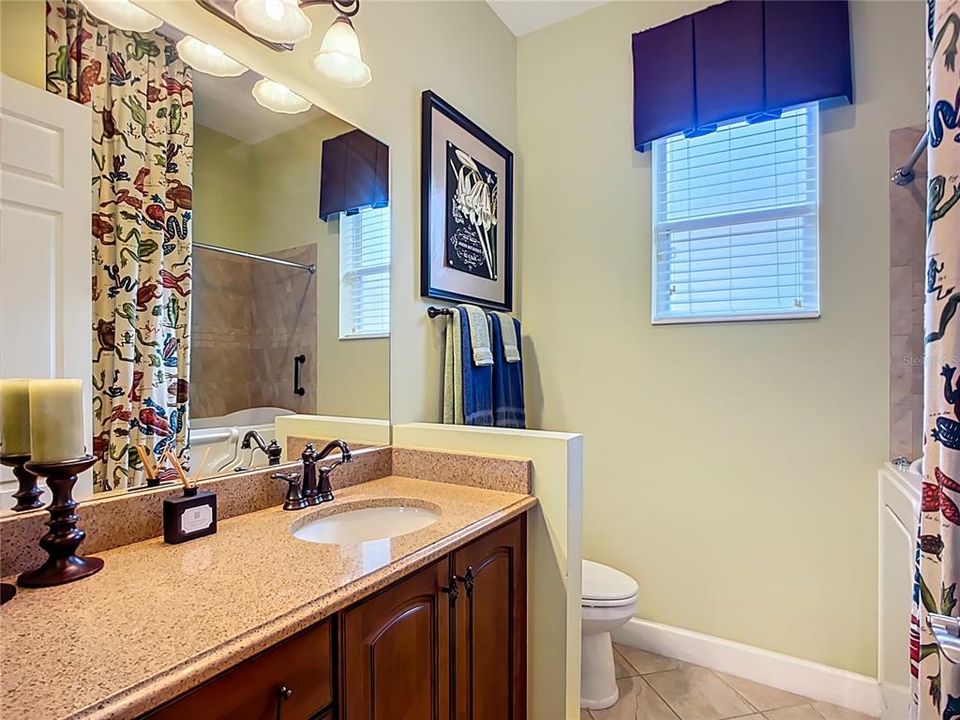 待售: $350,000 (2 贝兹, 2 浴室, 1984 平方英尺)