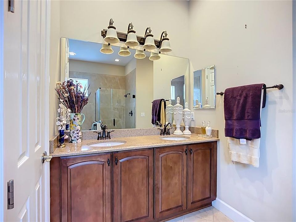 待售: $350,000 (2 贝兹, 2 浴室, 1984 平方英尺)