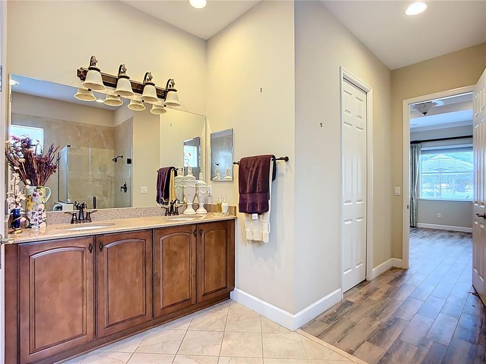 待售: $350,000 (2 贝兹, 2 浴室, 1984 平方英尺)