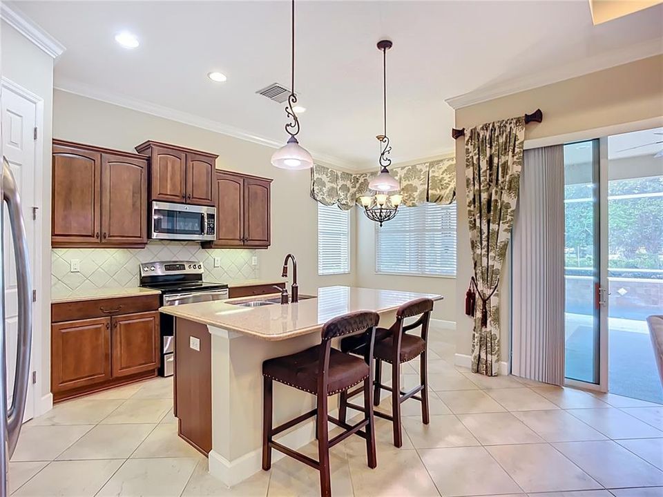 待售: $350,000 (2 贝兹, 2 浴室, 1984 平方英尺)