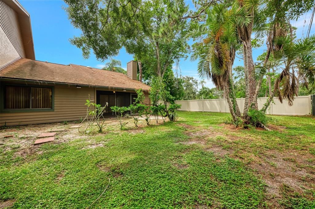 合同活跃: $150,000 (2 贝兹, 2 浴室, 1221 平方英尺)