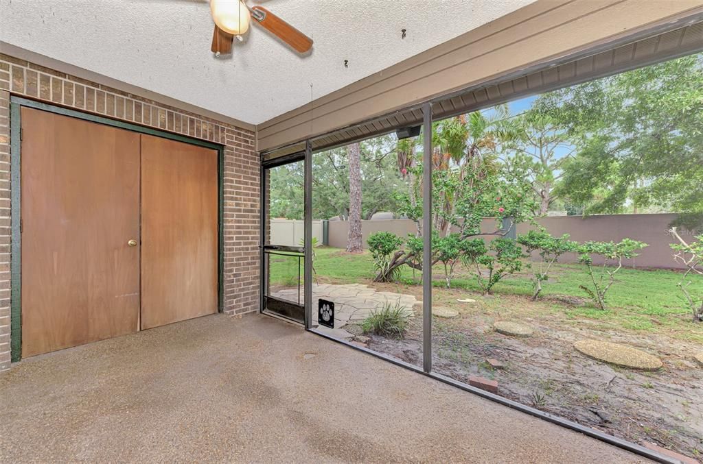 合同活跃: $150,000 (2 贝兹, 2 浴室, 1221 平方英尺)