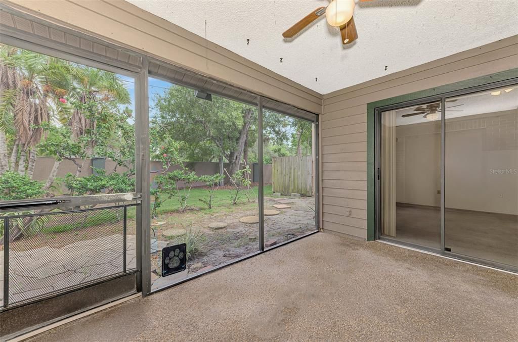 合同活跃: $150,000 (2 贝兹, 2 浴室, 1221 平方英尺)