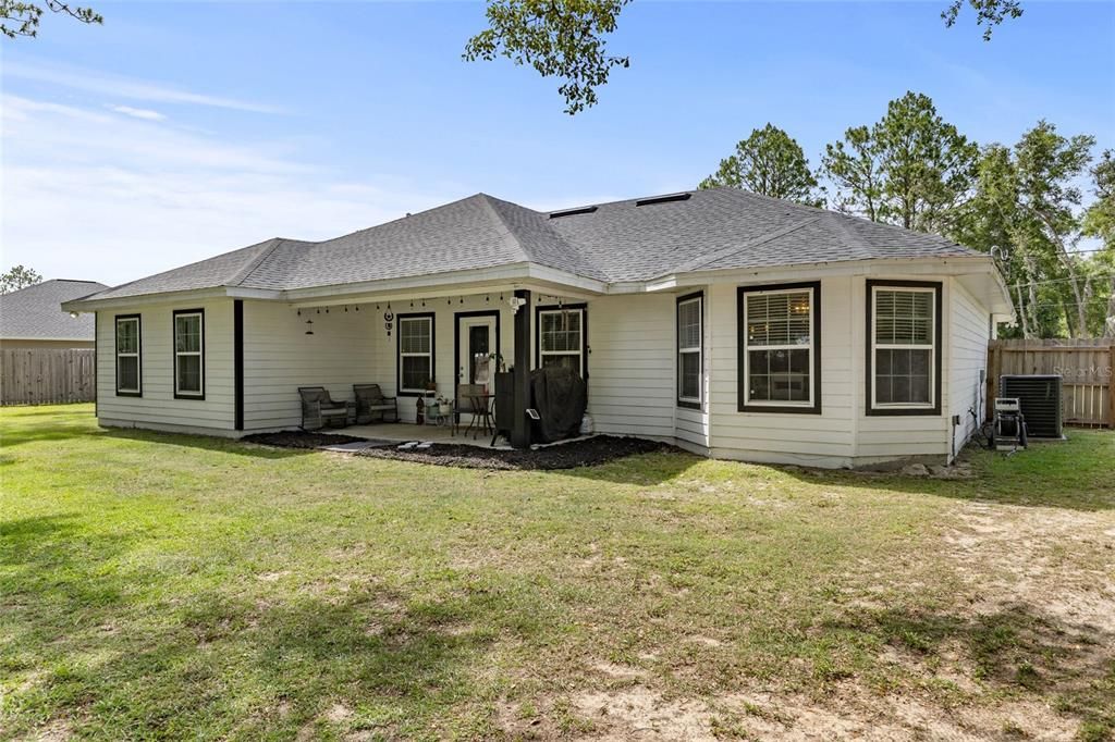 Activo con contrato: $339,900 (4 camas, 2 baños, 1943 Pies cuadrados)