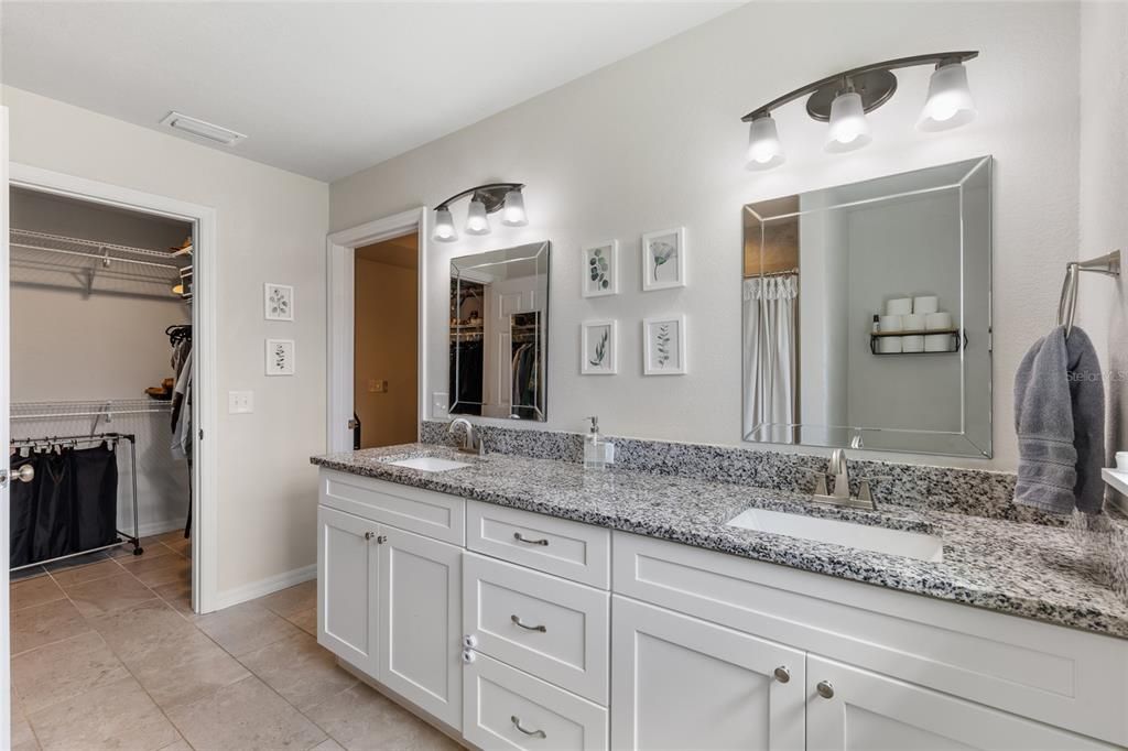 Activo con contrato: $339,900 (4 camas, 2 baños, 1943 Pies cuadrados)