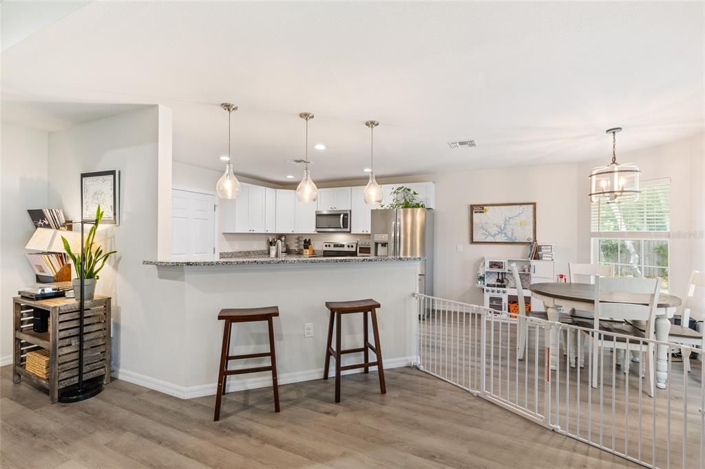 Activo con contrato: $339,900 (4 camas, 2 baños, 1943 Pies cuadrados)