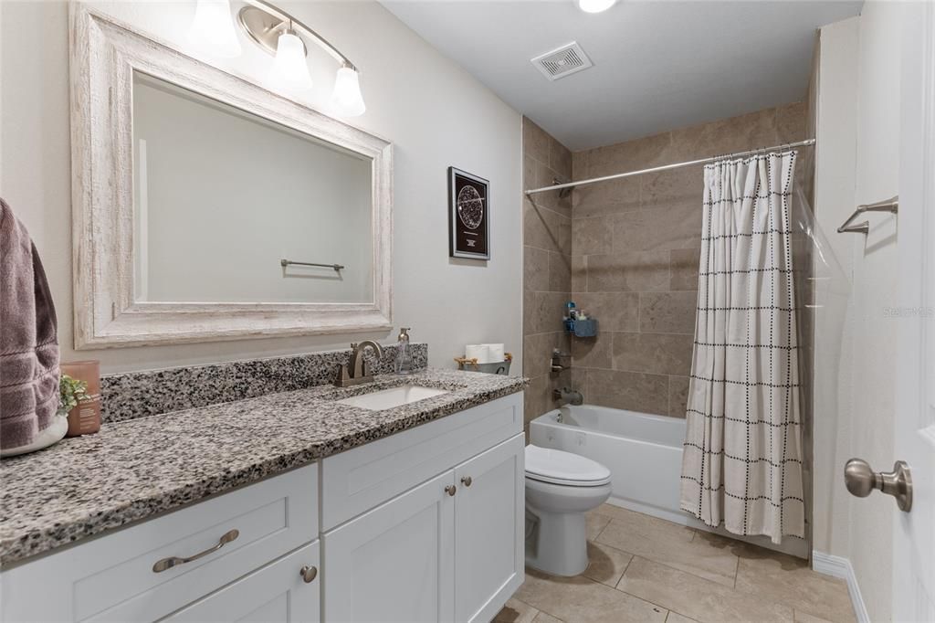 Activo con contrato: $339,900 (4 camas, 2 baños, 1943 Pies cuadrados)