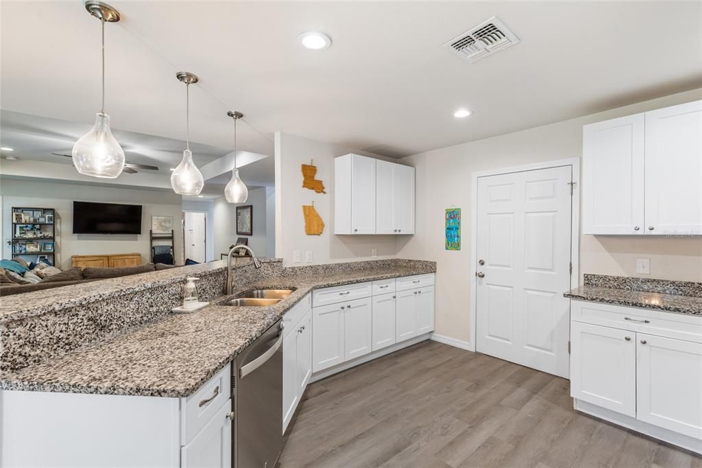 Activo con contrato: $339,900 (4 camas, 2 baños, 1943 Pies cuadrados)