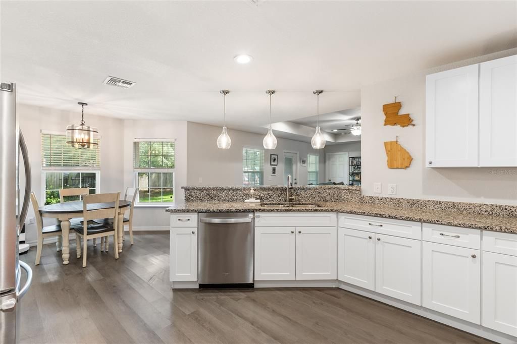 Activo con contrato: $339,900 (4 camas, 2 baños, 1943 Pies cuadrados)