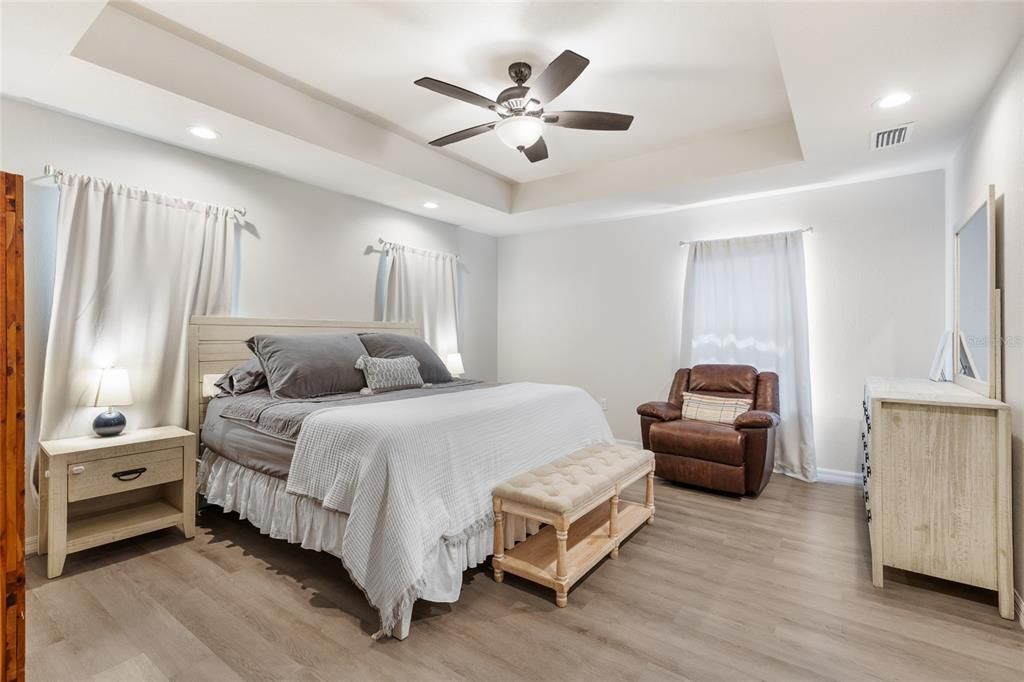 Activo con contrato: $339,900 (4 camas, 2 baños, 1943 Pies cuadrados)