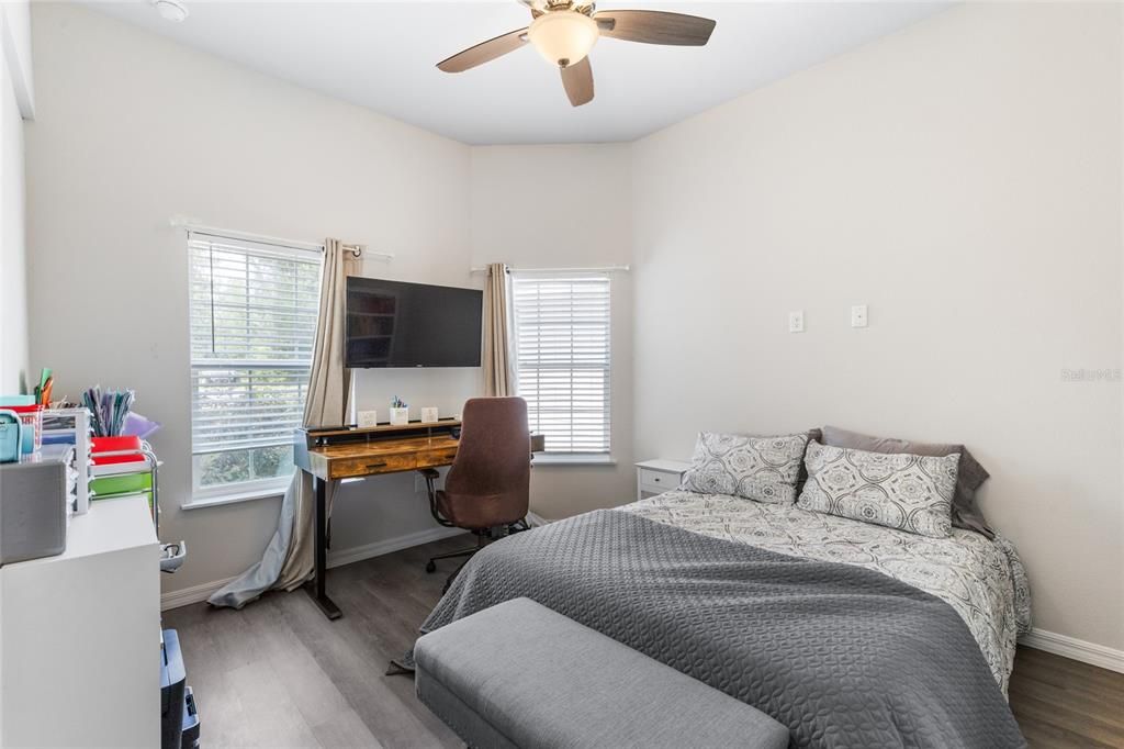 Activo con contrato: $339,900 (4 camas, 2 baños, 1943 Pies cuadrados)