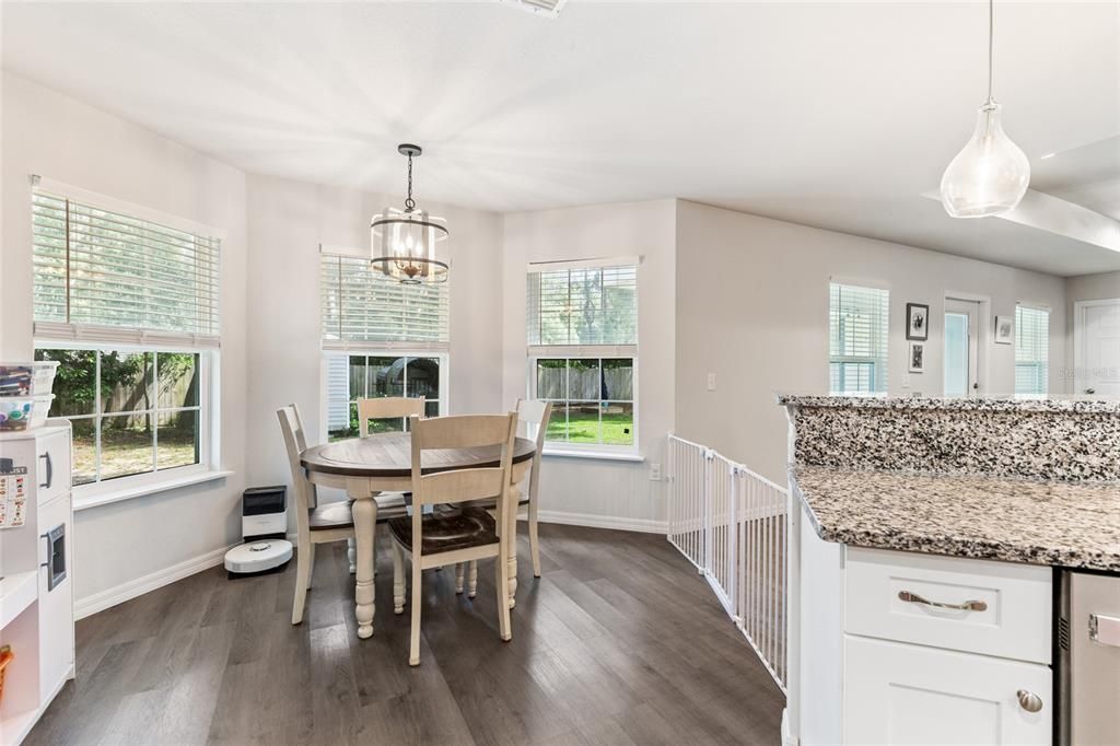 Activo con contrato: $339,900 (4 camas, 2 baños, 1943 Pies cuadrados)