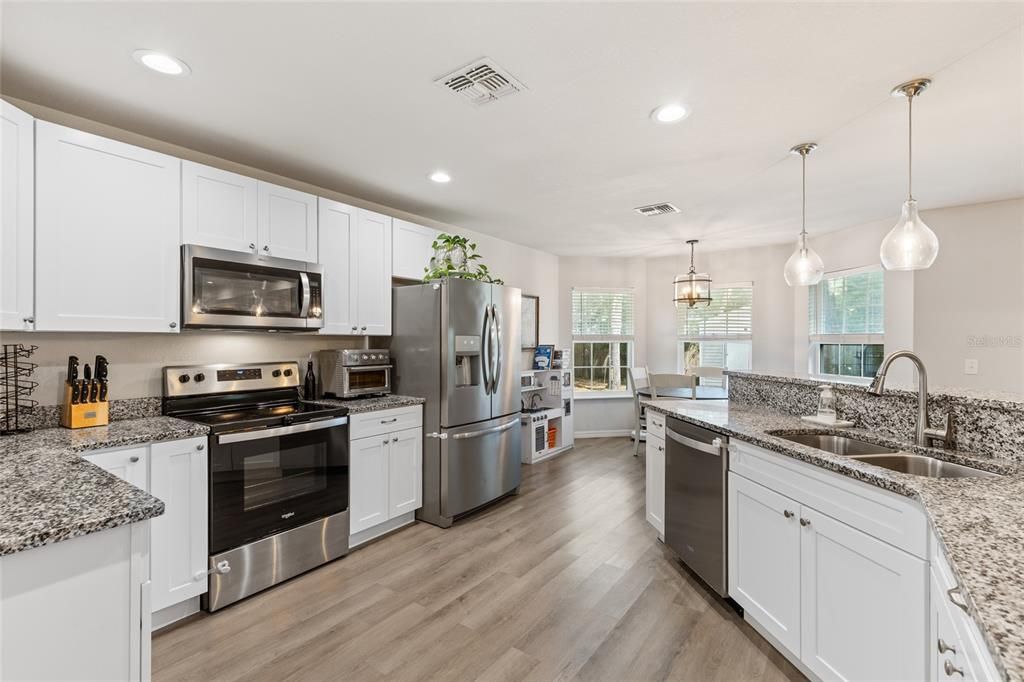 Activo con contrato: $339,900 (4 camas, 2 baños, 1943 Pies cuadrados)