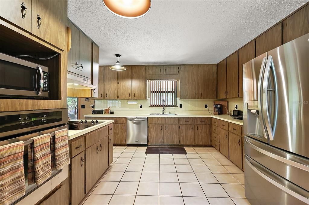 For Sale: $750,000 (4 beds, 2 baths, 3430 Square Feet)