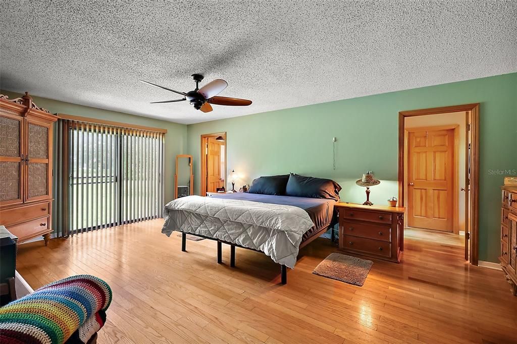 For Sale: $750,000 (4 beds, 2 baths, 3430 Square Feet)