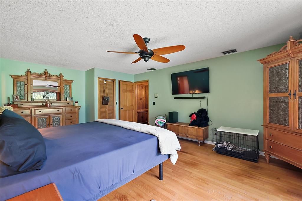 For Sale: $750,000 (4 beds, 2 baths, 3430 Square Feet)