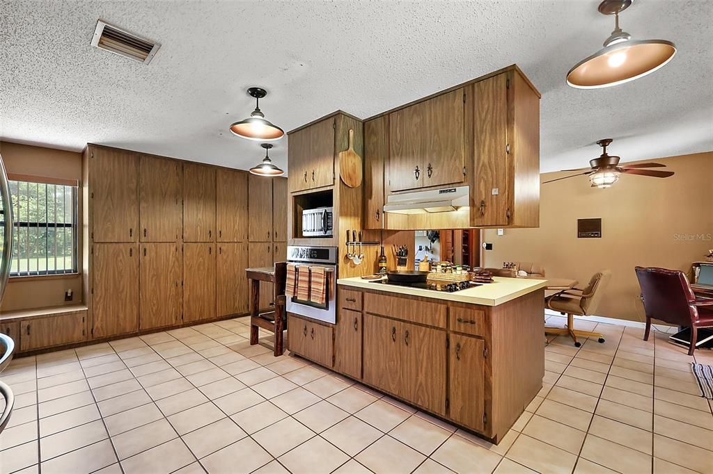 For Sale: $750,000 (4 beds, 2 baths, 3430 Square Feet)