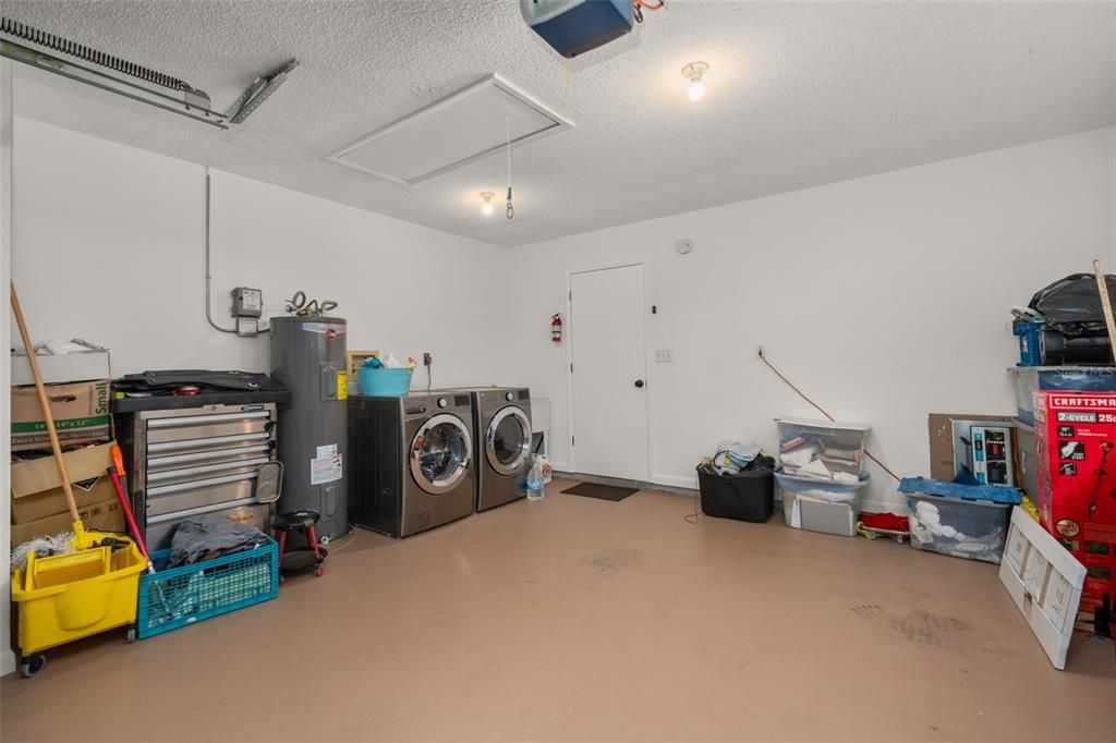 待售: $275,000 (2 贝兹, 2 浴室, 1372 平方英尺)