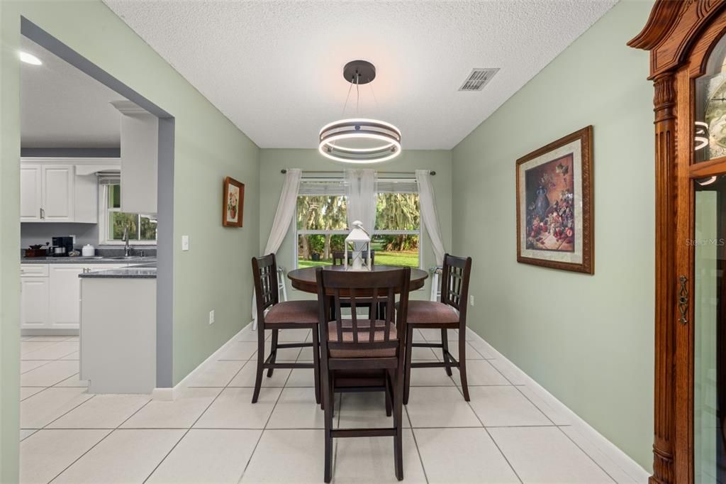 待售: $275,000 (2 贝兹, 2 浴室, 1372 平方英尺)