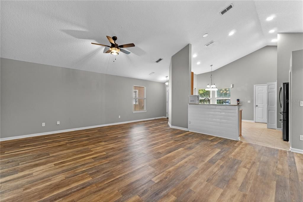 待售: $350,000 (3 贝兹, 2 浴室, 1552 平方英尺)